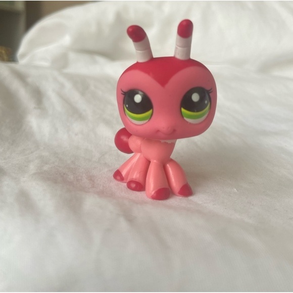 Authentic Littlest Pet Shop #2410 Red Ant Blythe - Picture 3 of 13